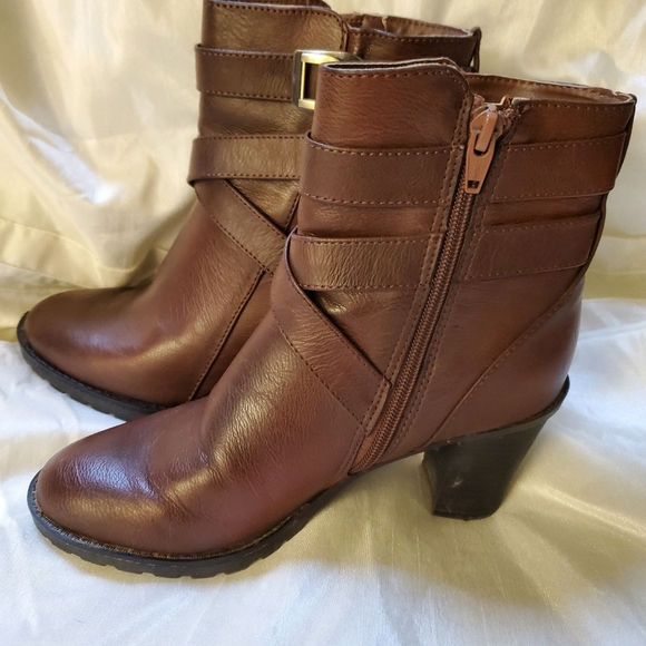 LifeStride velocity booties with memory foam size 7.5 - Picture 5 of 7